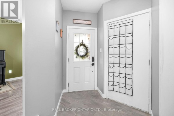 Kitchen - 135 Daventry Crescent, Ottawa, ON K2J4M9 Photo 4