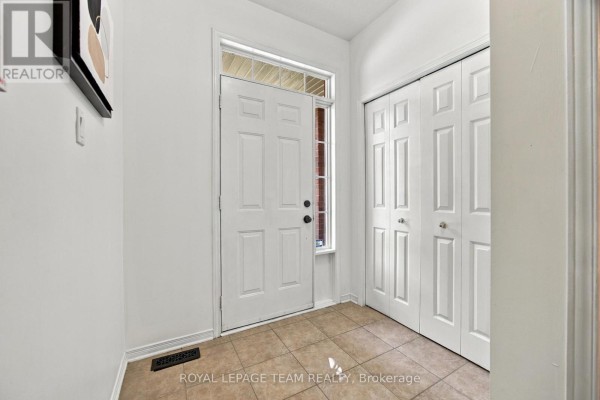 Dining room - 135 Gatespark Private, Ottawa, ON K2T1L1 Photo 5
