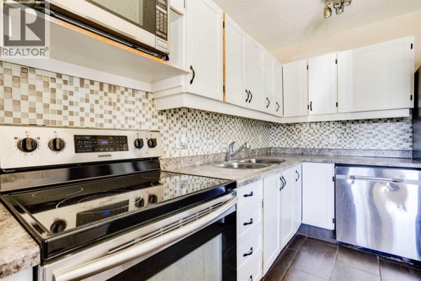 4pc Bathroom - 135 Grayling Crescent, Fort Mcmurray, AB T9J1J9 Photo 5