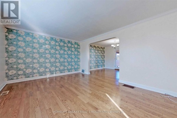 Primary Bedroom - 135 Highland Avenue, Oshawa, ON L1H6A5 Photo 3
