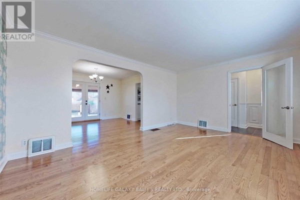 Bedroom 2 - 135 Highland Avenue, Oshawa, ON L1H6A5 Photo 4