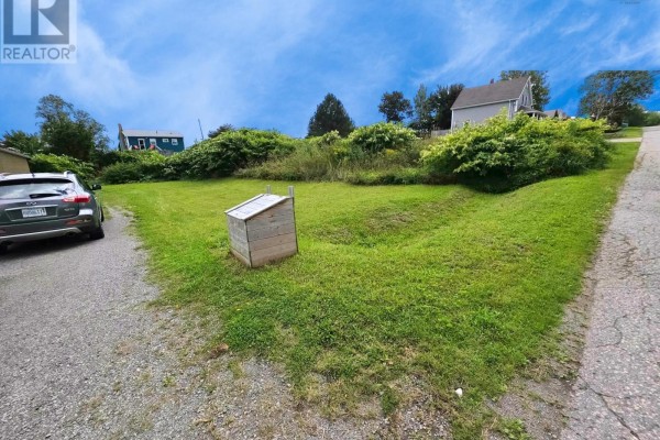 135 Monteith Avenue, Westmount, NS, photo 2