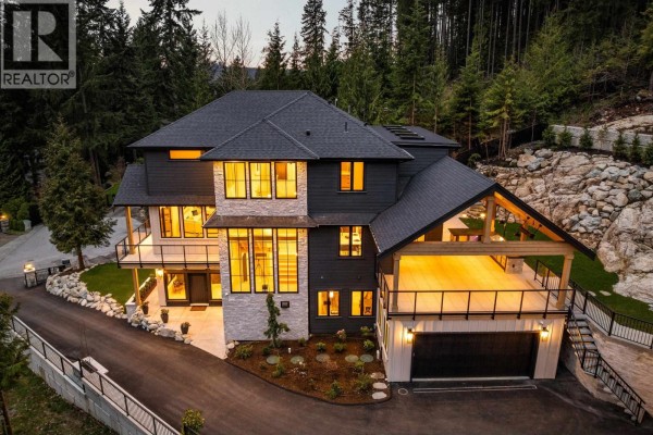 135 Oak Court, Anmore, BC V3H4W9 Photo 2