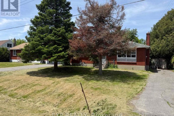 Kitchen - 135 Oakridge Boulevard, Ottawa, ON K2G2V1 Photo 3