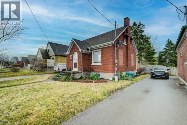 135 Stirling Avenue S, Kitchener, ON N2G3N8 Photo 2