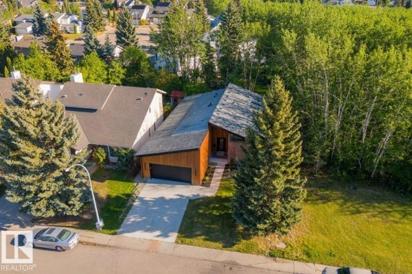 Kitchen - 135 Walker Rd Nw, Edmonton, AB T5T4C2 Photo 3