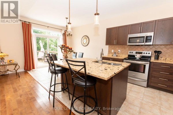 Kitchen - 135 White Sands Way, Wasaga Beach, ON L9Z0E3 Photo 2