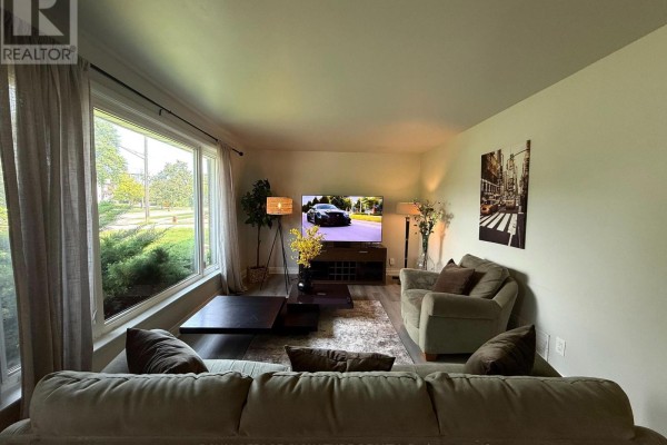 Bedroom 2 - 1350 Rebecca Street, Oakville, ON L6L1Z4 Photo 4