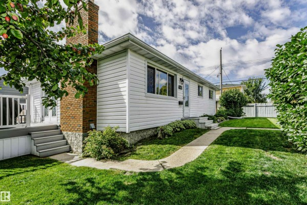 Kitchen - 13503 135 Av Nw, Edmonton, AB T5L3Y4 Photo 3
