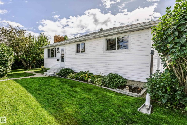 Family room - 13503 135 Av Nw, Edmonton, AB T5L3Y4 Photo 4
