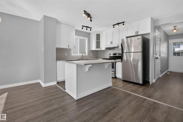 Dining room - 13510 33 St Nw, Edmonton, AB T5A5E1 Photo 2