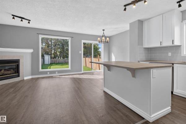 Kitchen - 13510 33 St Nw, Edmonton, AB T5A5E1 Photo 3