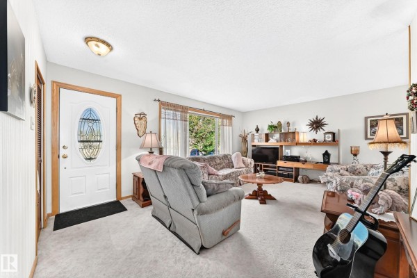 Dining room - 13515 86 St Nw Nw, Edmonton, AB T5E3B6 Photo 2