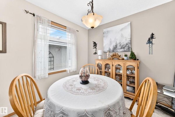 Family room - 13515 86 St Nw Nw, Edmonton, AB T5E3B6 Photo 4