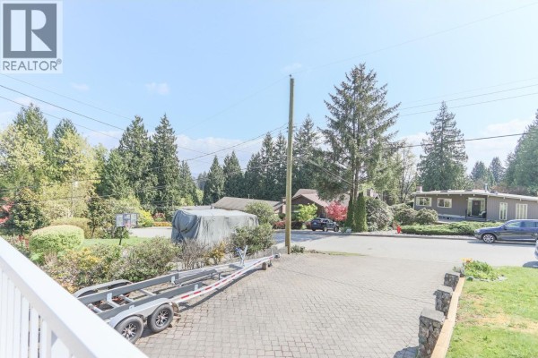 1352 E 16th Street, North Vancouver, BC V7J1L4 Photo 2