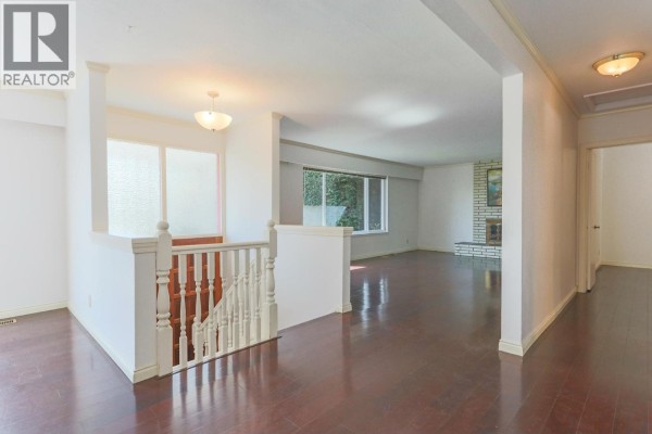 1352 E 16th Street, North Vancouver, BC V7J1L4 Photo 3