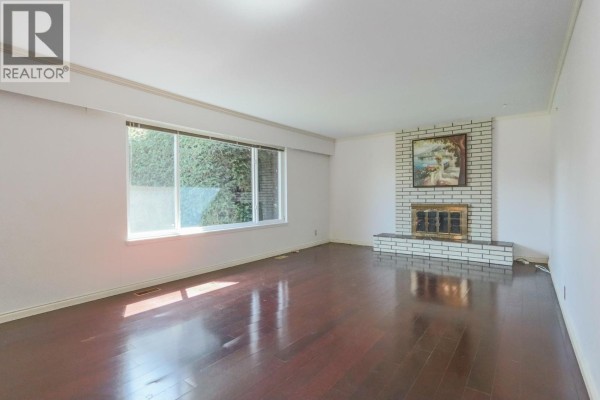 1352 E 16th Street, North Vancouver, BC V7J1L4 Photo 5