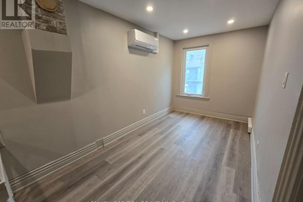 1352 Upper - 1354 Queen Street E, Toronto, ON M4L1C8 Photo 5
