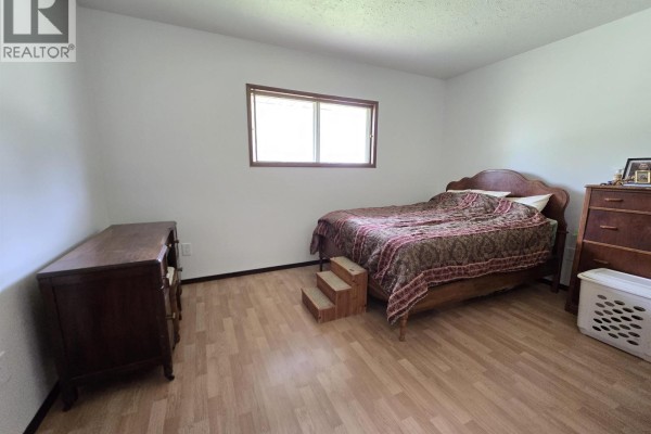 Bedroom 2 - 1355 7th Avenue, Valemount, BC V0E2Z0 Photo 5