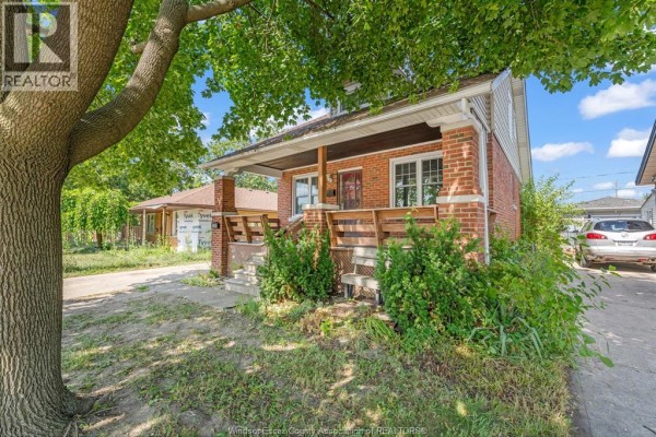 4pc Bathroom - 1356 Pillette, Windsor, ON N8Y3B9 Photo 3