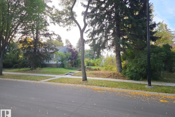 13567 107a Av Nw, Edmonton, AB T5M2A6 Photo 2