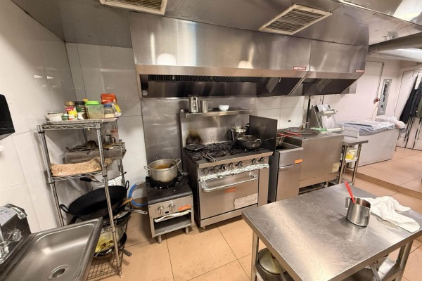 13569 King George Boulevard, Surrey, BC V3T2V1 Photo 3