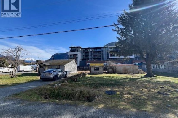 1358 1362 1366 Main Street, Squamish, BC V8B0A9 Photo 5