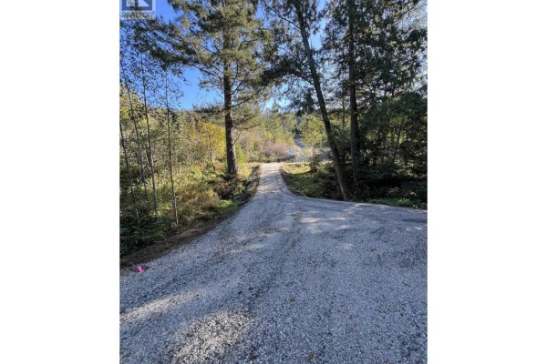 13589 Lee Road, Garden Bay, BC V0N1S1 Photo 4
