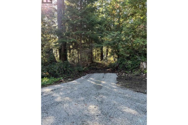 13589 Lee Road, Garden Bay, BC V0N1S1 Photo 5