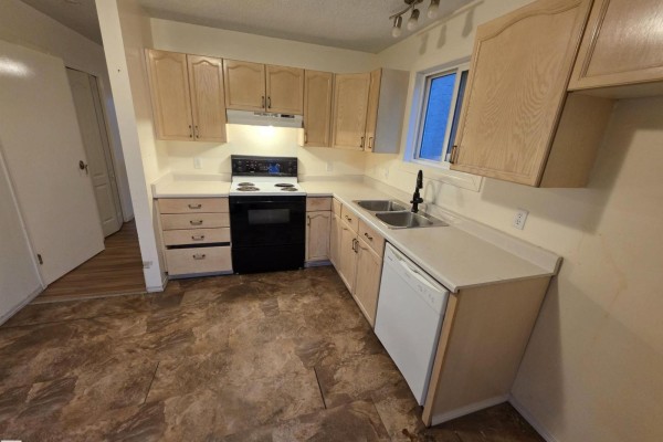 Primary Bedroom - #136 5 Aberdeen Wy, Stony Plain, AB T7Z1N1 Photo 3