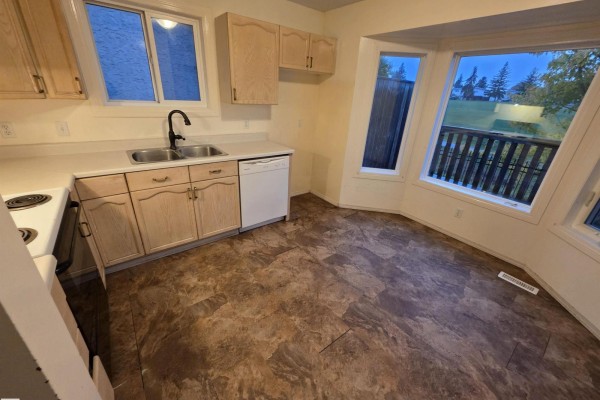 Bedroom 2 - #136 5 Aberdeen Wy, Stony Plain, AB T7Z1N1 Photo 4