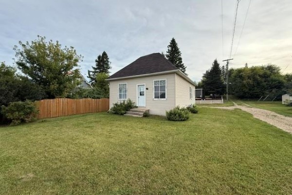 136 83 Highway N, Roblin