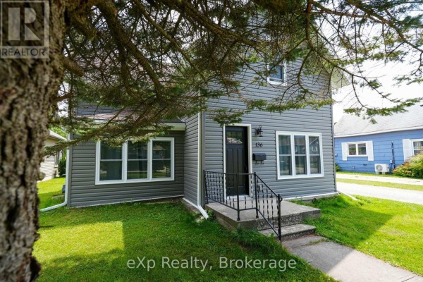 Family room - 136 Breadalbane Street S, Saugeen Shores, ON N0H2L0 Photo 3