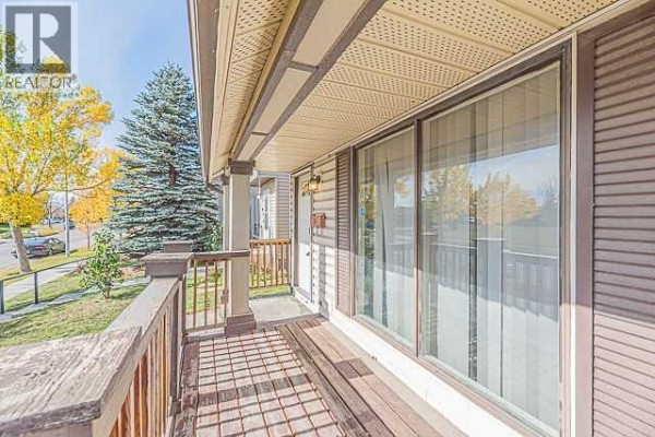 Pantry - 136 Castleridge Drive Ne, Calgary, AB T3J1Y8 Photo 4