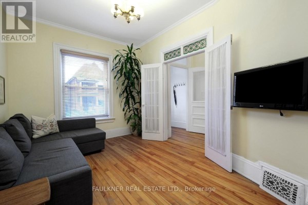 Living room - 136 Concord Street S, Ottawa, ON K1S0Z4 Photo 4