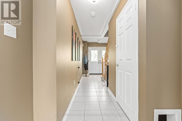 Bedroom 2 - 136 Dominion Gardens Drive, Halton Hills, ON L7G6B6 Photo 5
