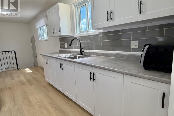 Dining nook - 136 Frobel Dr, Elliot Lake, ON P5A3A2 Photo 4