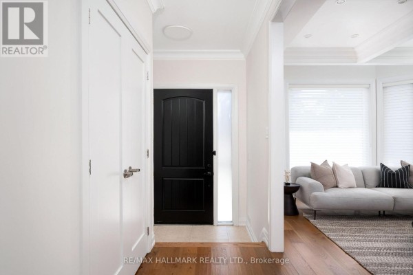 136 Glenwood Crescent, Toronto, ON, photo 3
