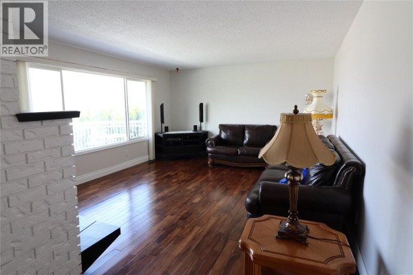 136 Greenstone Drive, Kamloops, BC, photo 2