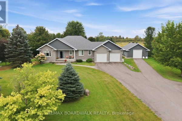 Family room - 136 Macpherson Way, Drummond/north Elmsley, ON K7H3C9 Photo 2