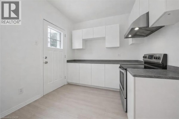 Kitchen - 136 Paisley Street, Guelph, ON N1H2P1 Photo 3