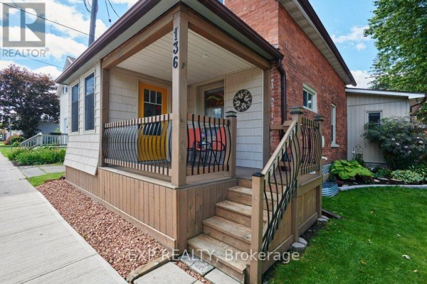 Bathroom - 136 Park Street, Brockville, ON K6V2G9 Photo 2