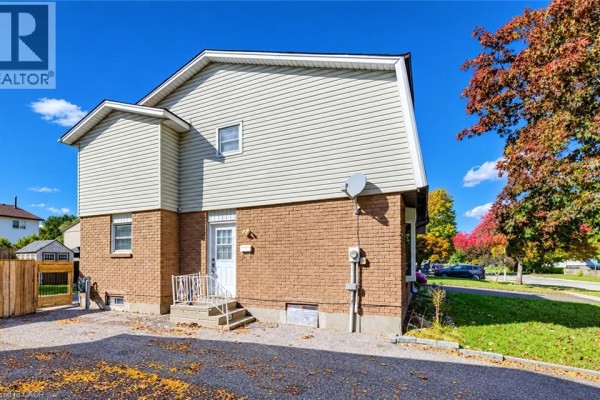 Recreation room - 136 Sekura Crescent, Cambridge, ON N1R7E9 Photo 2