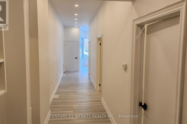 136 Simcoe Street S, Oshawa, ON, photo 2