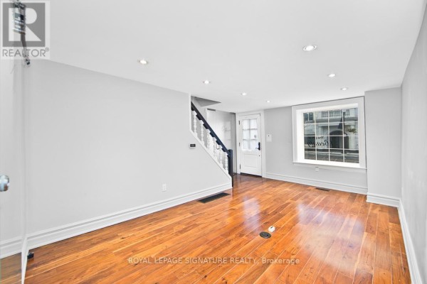136 Trafalgar Road, Oakville, ON L6J3G5 Photo 4