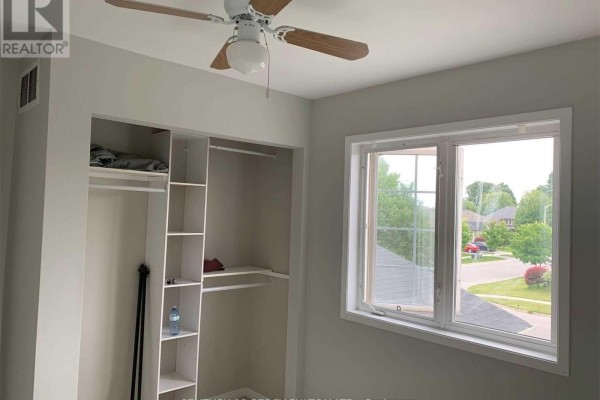 Primary Bedroom - 136 Tunbridge Road, Barrie, ON L4M6T1 Photo 4