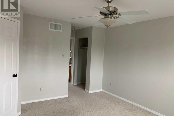 Bedroom 2 - 136 Tunbridge Road, Barrie, ON L4M6T1 Photo 5