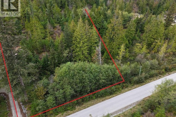 13607 Lee Road, Garden Bay, BC V0N1S1 Photo 2