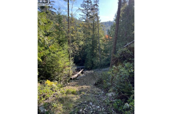 13607 Lee Road, Garden Bay, BC V0N1S1 Photo 5