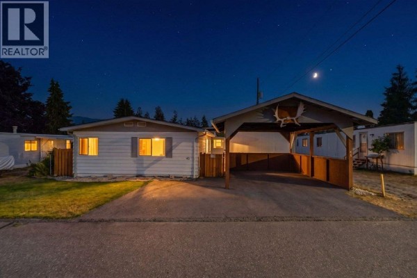 Living room - 1361 30 Street Se Unit# 45, Salmon Arm, BC V1E2N4 Photo 2